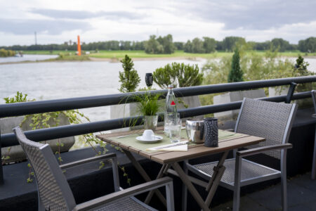terrasse-rheinblick-hotel-rheingarten