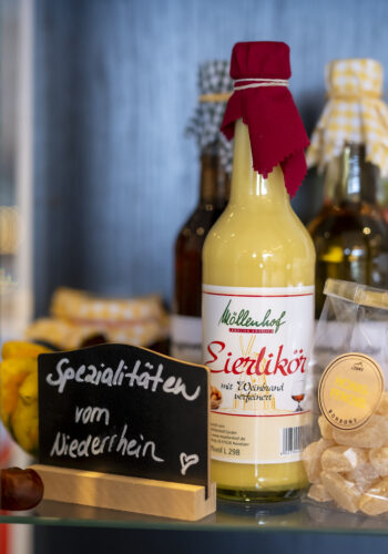 Regionale Spezialitäten vom Niederrhein im Hotel Rheingarten – Likör, Bonbons und Feinkost als Souvenir oder Geschenk.